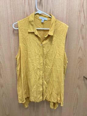 Eyelet Yellow Sleeveless Button-Front Women's Top